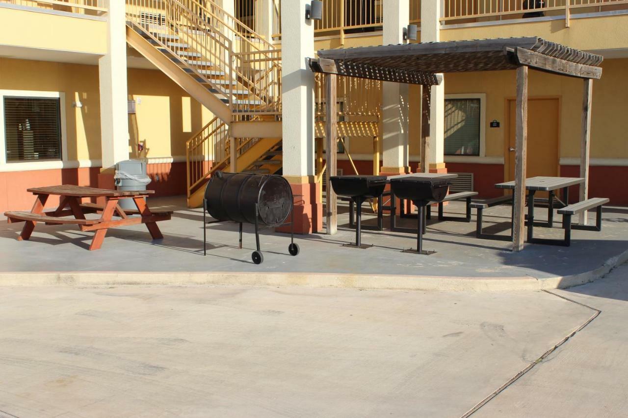 Horizon Inn & Suites Pearsall Zewnętrze zdjęcie