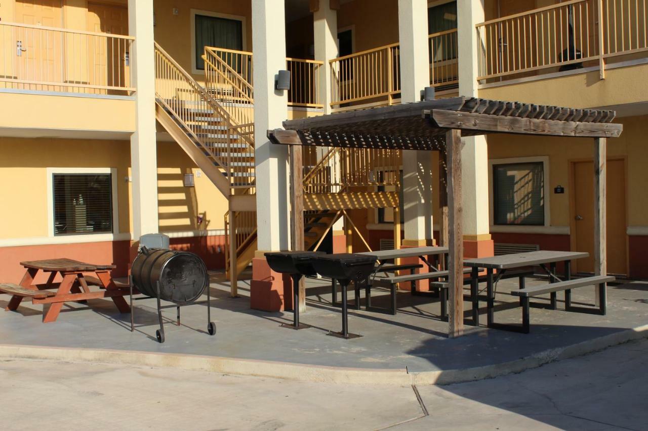 Horizon Inn & Suites Pearsall Zewnętrze zdjęcie